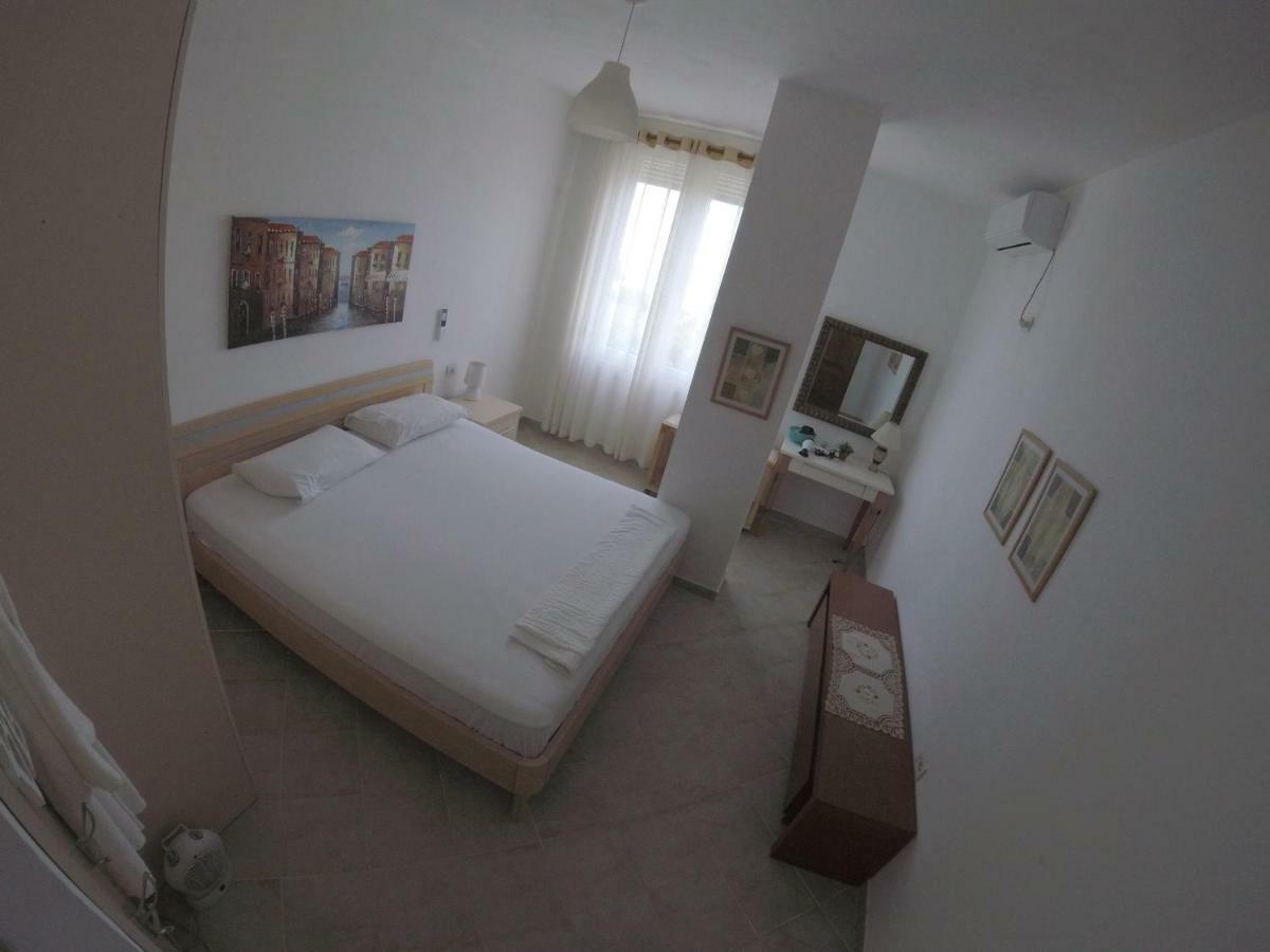 Villa Goxhi Borsh Exteriör bild